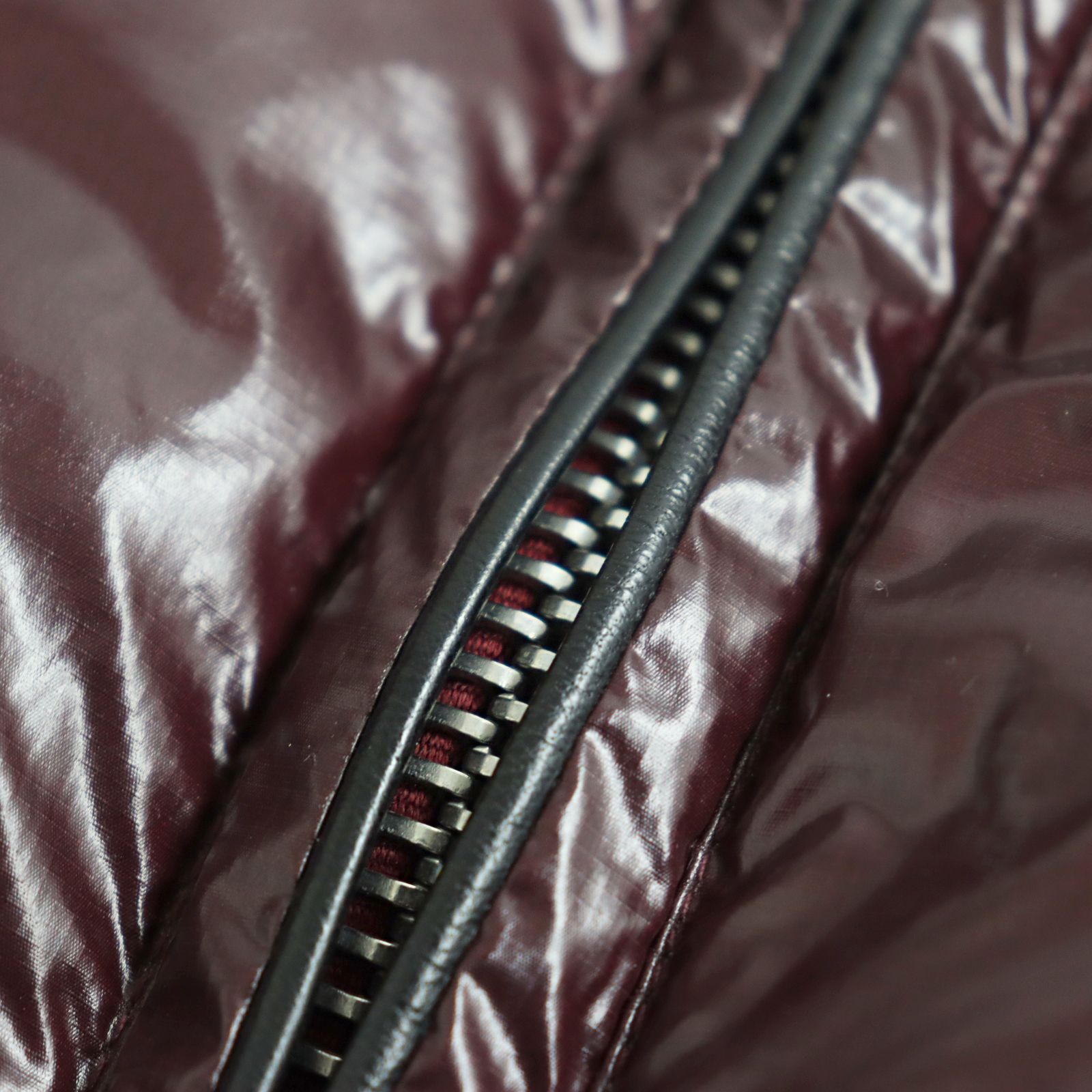 極美品 Dunhill ダンヒル ナイロン レザー使い ロゴジップ付き スタンドカラー ダウンベスト ボルドー M イタリア製 正規品 メンズ