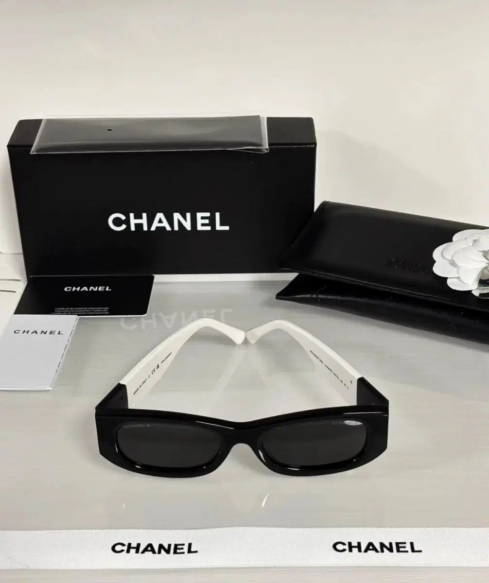 Chanel サングラス ブラック/ホワイト CHANEL CHANEL(シャネル) サングラス ブラックホワイト アン