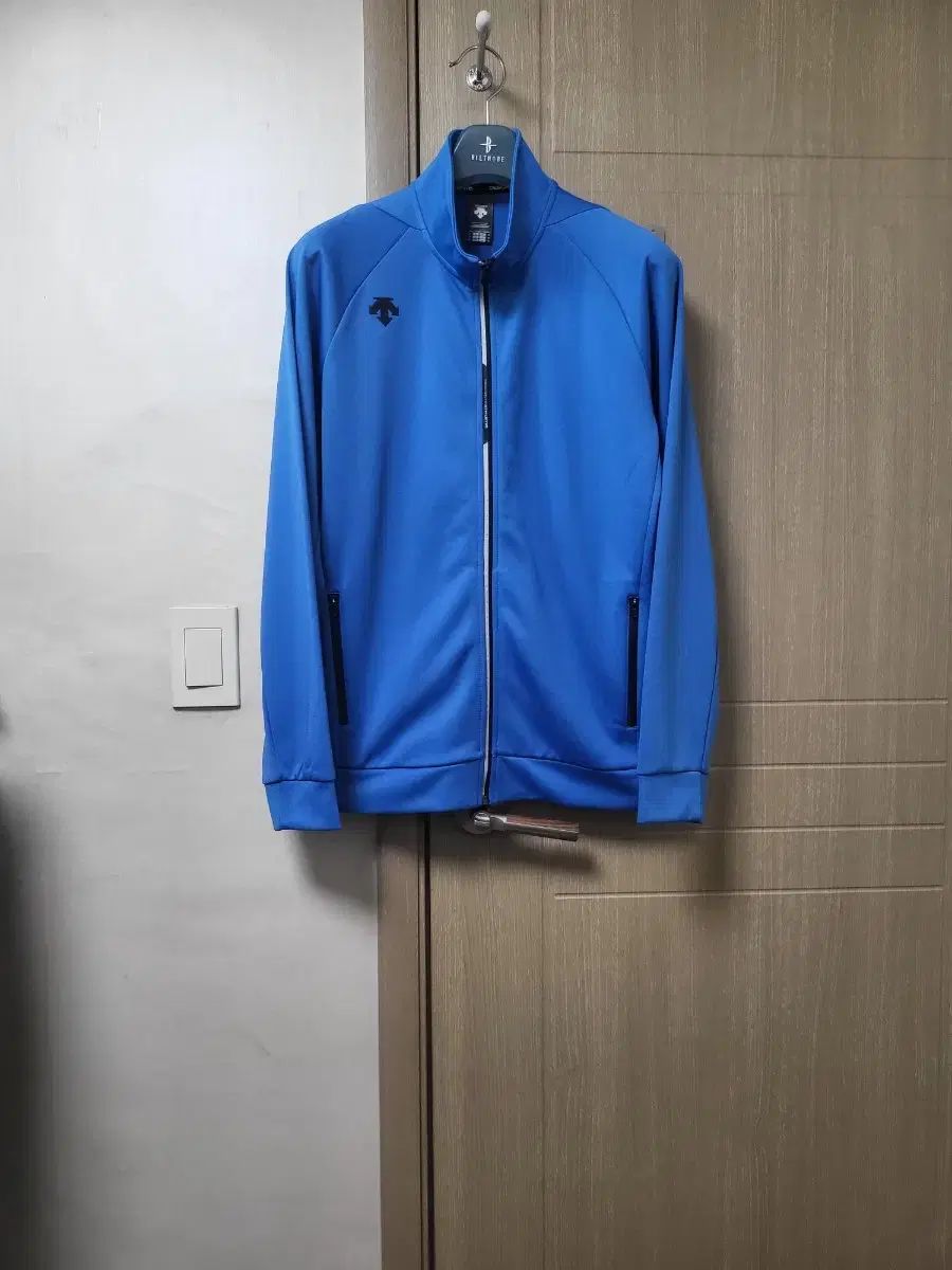 DESCENTE(デサント) ジップアップ 105