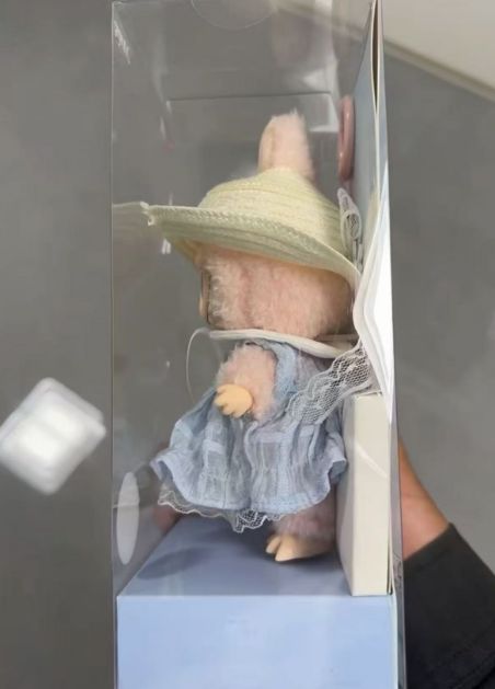 Popmart mokoko Labubu 海外land限定 三代 美品】 Popmart mokoko Labubu 海外land限定 三代 正規品 - メルカリ