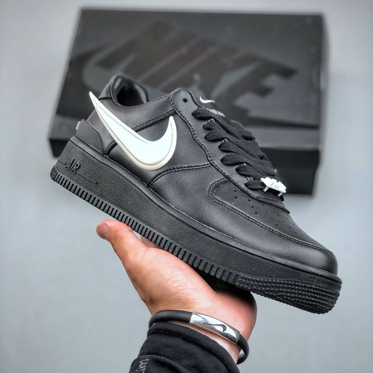 ✨大特価✨❣️即購入⭕️新品 未使用 AMBUSH x Nike Air Force 1 Low ナイキ スニーカー 男女兼用 ブラック