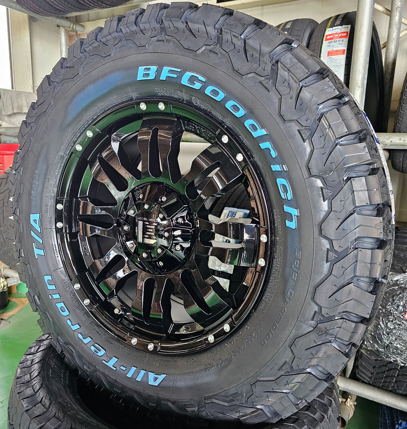 サイルン 取付ナット代込み!! 即納 150/120プラド ノーマル車高対応 265/70R17 スタッドレス タイヤホイールセット SAILUN  WST3 17インチ SwaGGer - タイヤ・ホイールセット