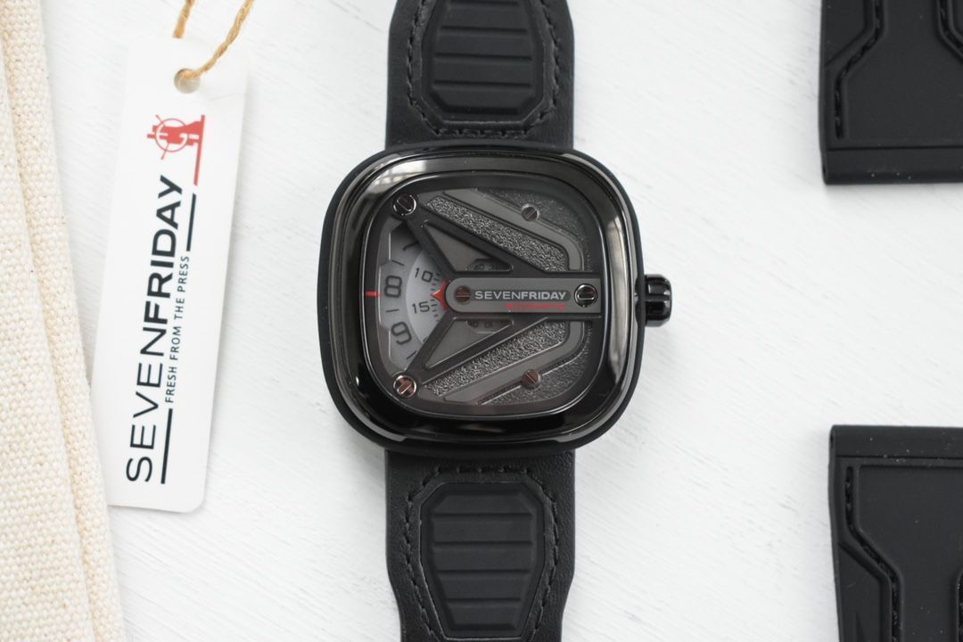 SEVENFRIDAY セブンフライデー M3|01｜宇宙船インスパイアデザイン｜NFC認証付き|実物撮影 ♥