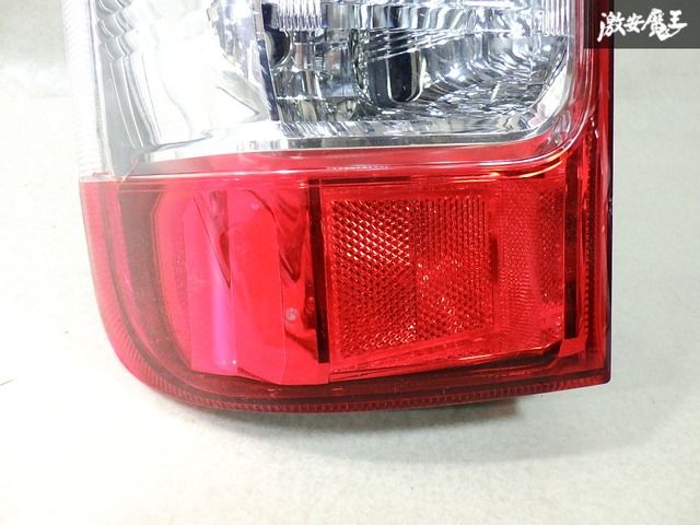 ハイエース 200系 4型 5型 純正 左 テールランプ 新車外し