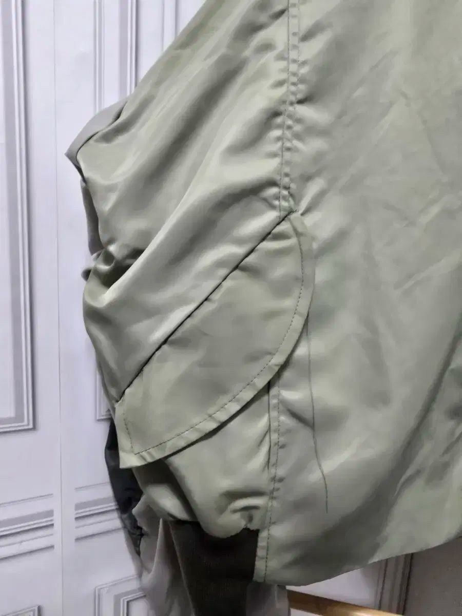 ブルゾン ジャケット 緑 MinoriTY】とろみ素材ビッグカラーショート丈