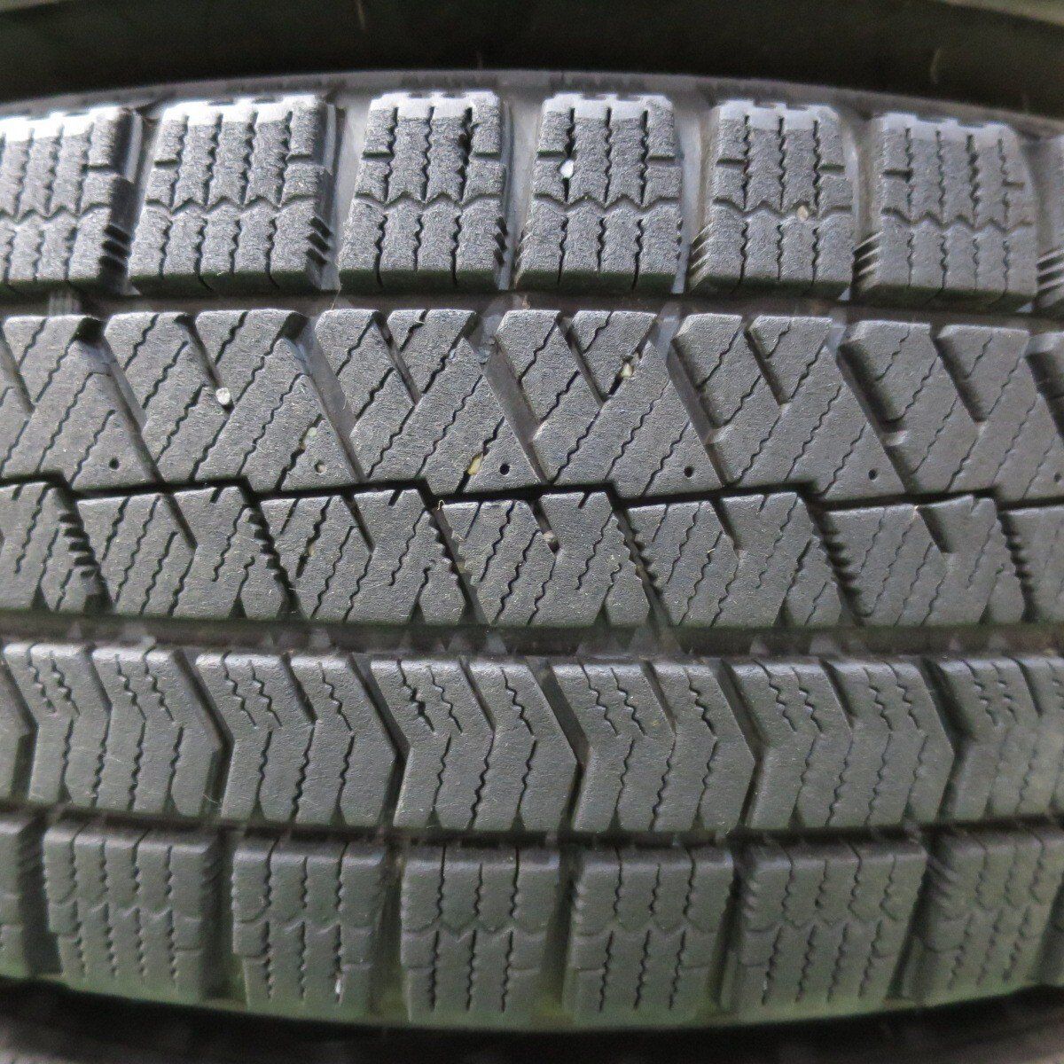 バリ溝‼️ブリヂストンスタッドレスセット2022年製215/45R17 プリウス等 バリ溝‼️ブリヂストンスタッドレスセット2022年製215/45R17
