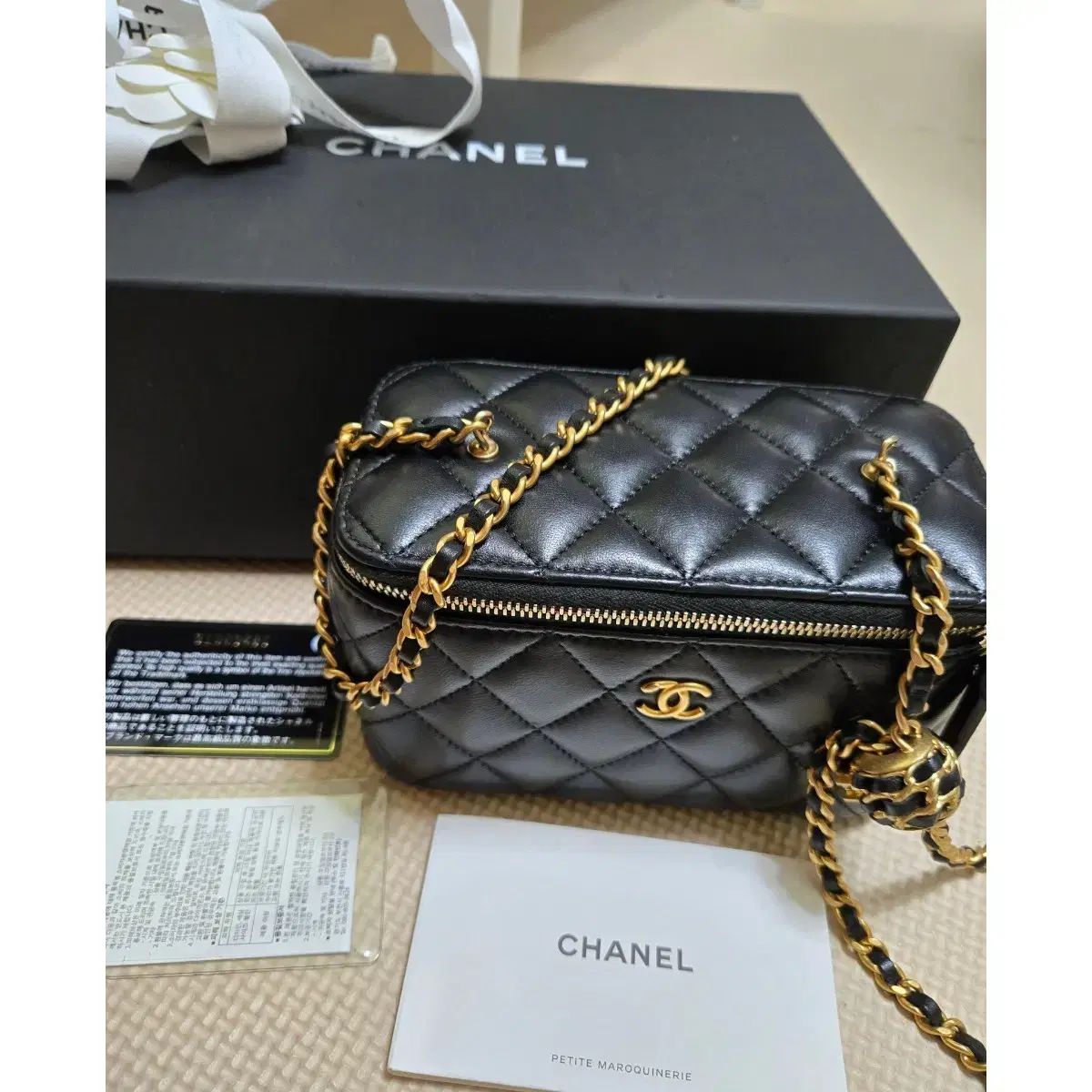 【国内入手困難】CHANEL★バニティバッグ★嬉しいココボール付 Chanel(シャネル) ゴールデンボール バニティバッグ - メルカリ