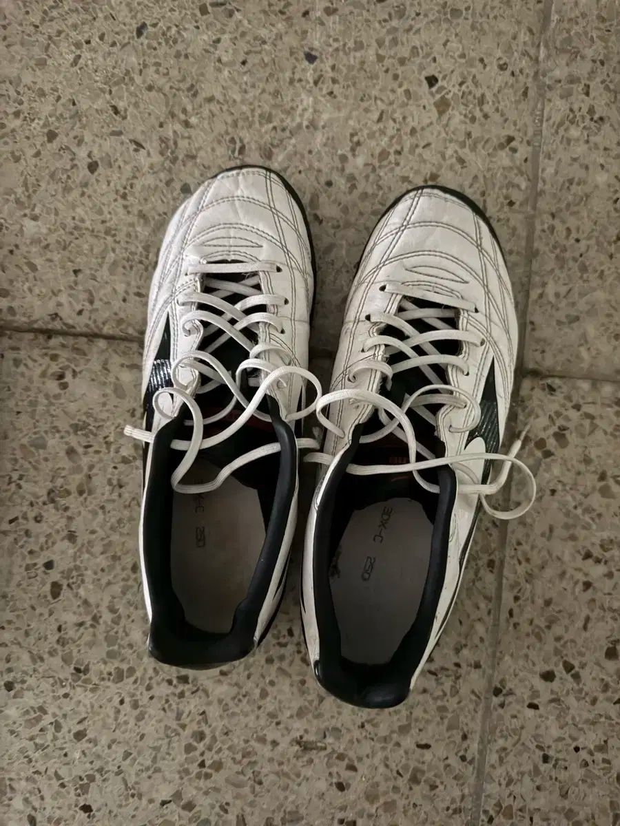 Mizuno Morelia ホワイト/ブラック スパイクシューズ Mizuno