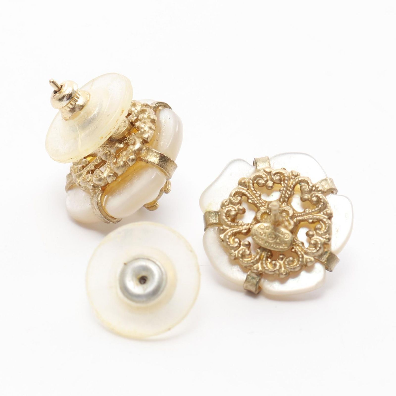 シャネル CHANEL ピアス ココマーク カメリア ホワイト GP（ゴールド