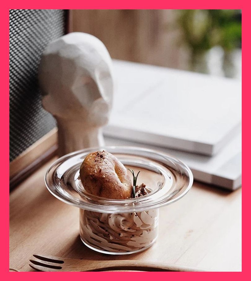 スージークーパー、フローラル模様のサービング・ディッシュ、1928年