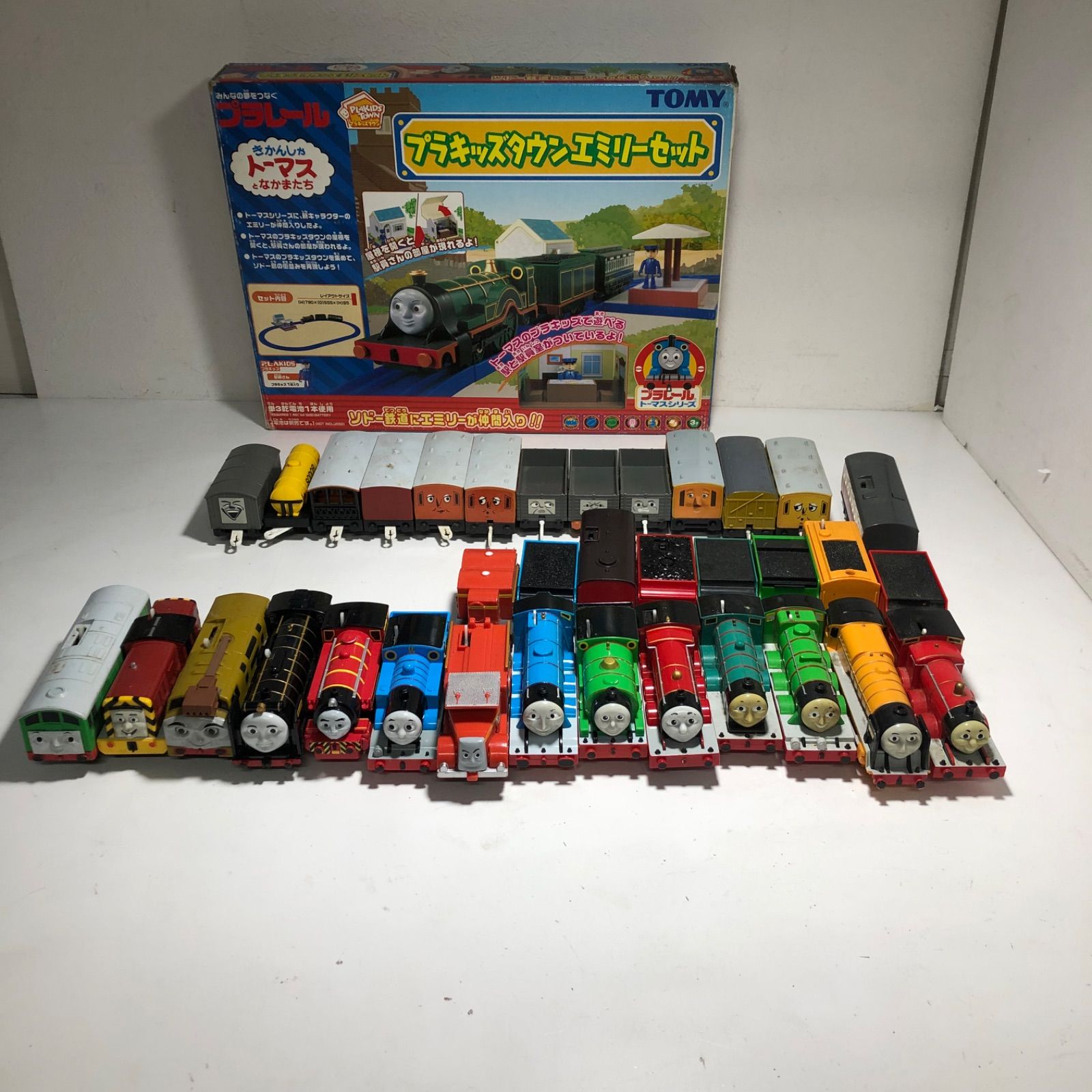 ☆プラレール きかんしゃトーマス 列車、貨車 26台+ブラキッズタウン