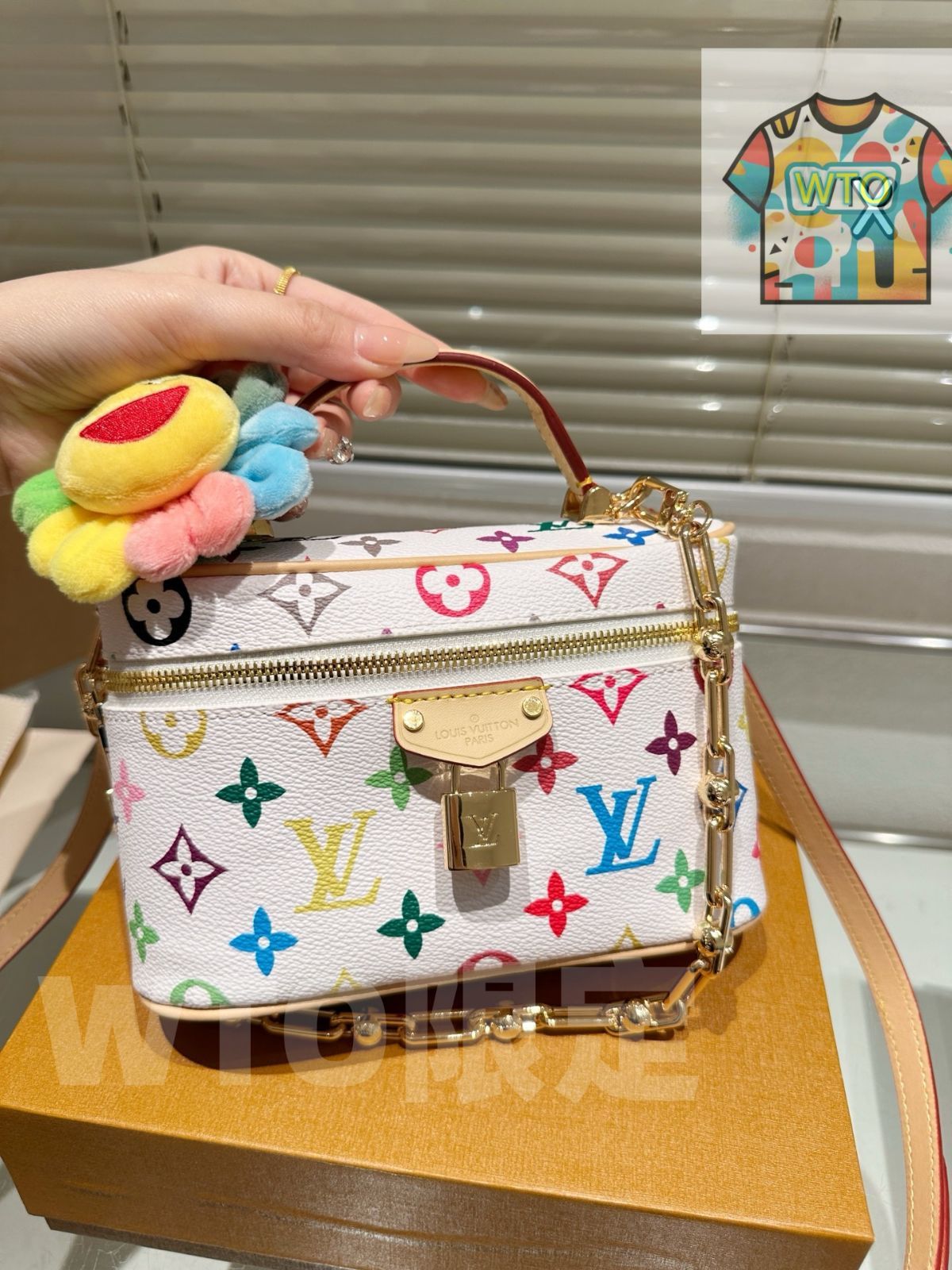はやっしー Louis Vuitton マルチカラーポーチ チャーム村上隆 Louis Vuitton マルチカラー ポーチ チャーム 村上隆 コラボ