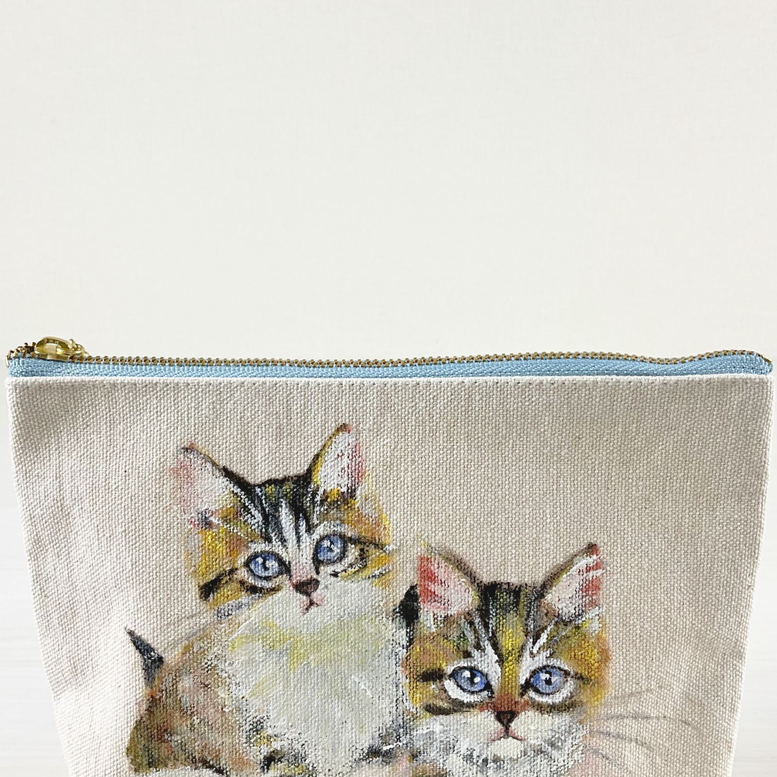 ハンドメイド ポーチ　アメリカンショートヘア　猫2匹　子猫　財布　小銭入れ　カードケース　化粧ポーチ　マスクケース　おくすり手帳入れ お洒落 かわいい イラスト 一点物　オリジナル　帆布　キャンバス　手描き　301