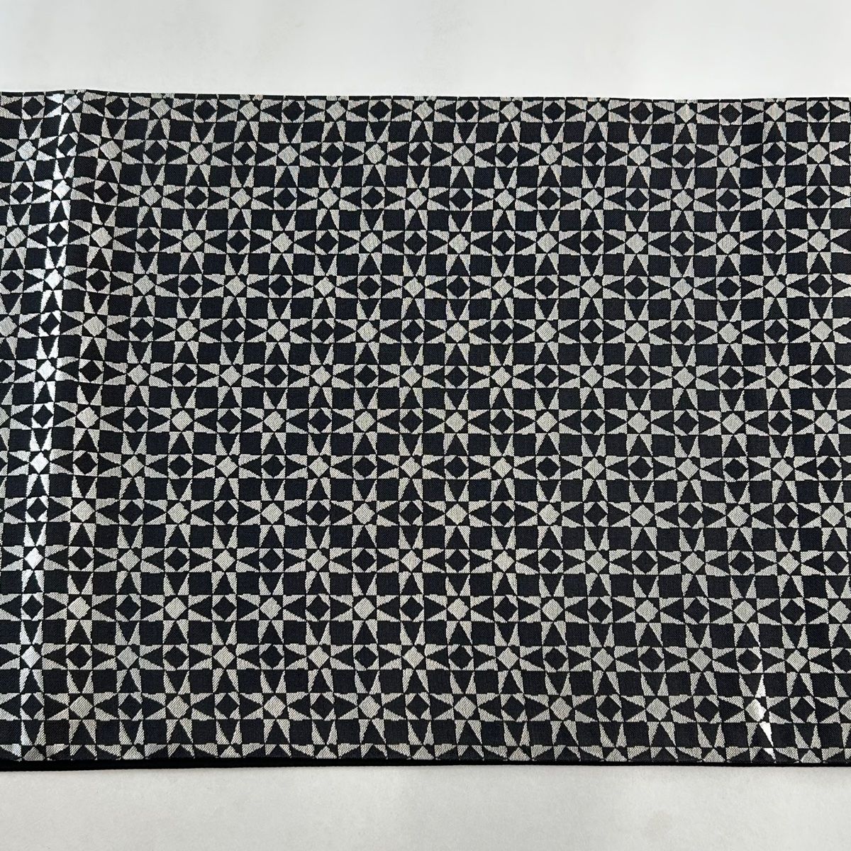 【美品】袋帯 六通 正絹 : 雪輪 松竹 箔 黒灰 袋帯 美品 秀品 雪輪 松竹 箔 黒灰 六通 正絹 【中古】 - メルカリ