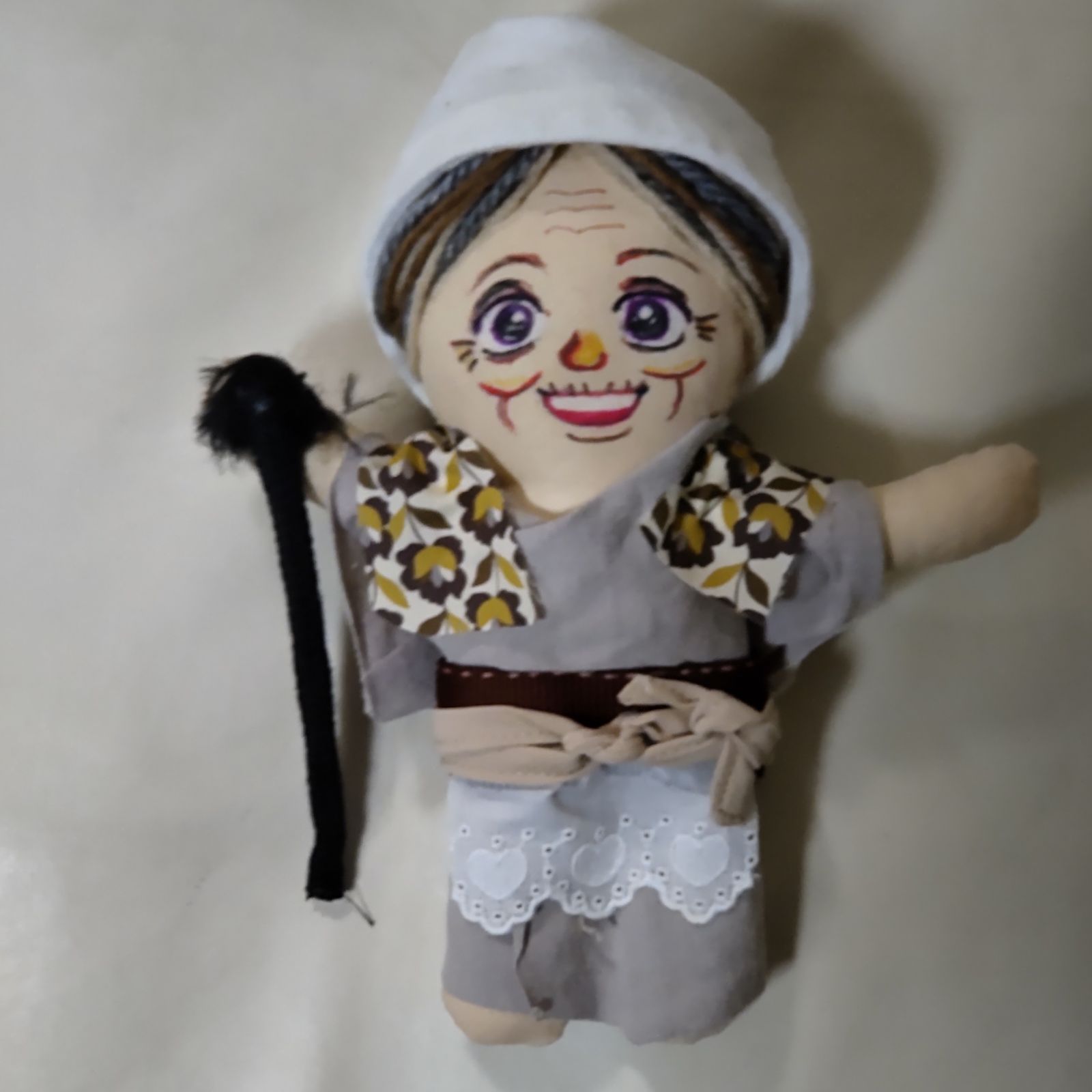 20cm おばあちゃんのカントリードール ほっかむりで元気な