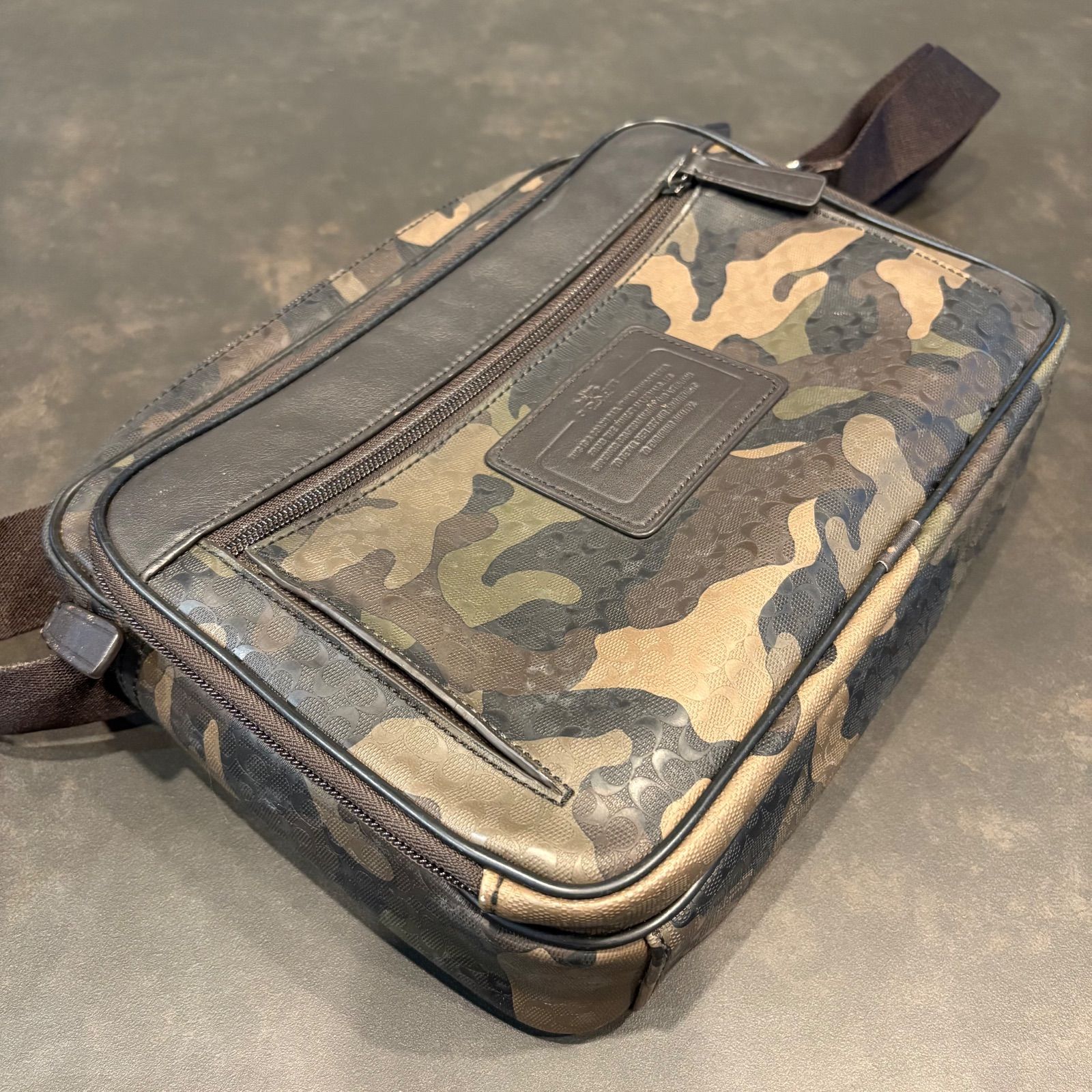 COACH 迷彩柄メッセンジャーバッグ COACH コーチ ショルダーバッグ メッセンジャーバッグ 肩掛け