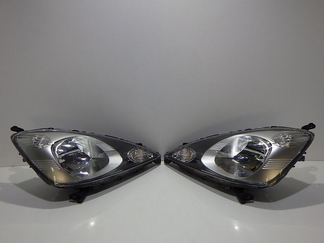 HONDA フィットハロゲンヘッドライト左右