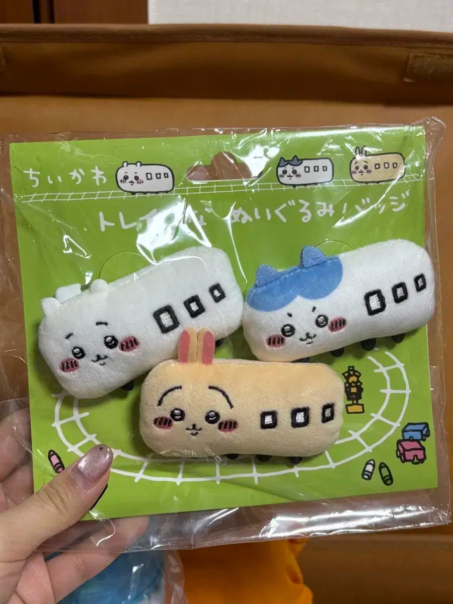 ちいかわ 列車 バッジ