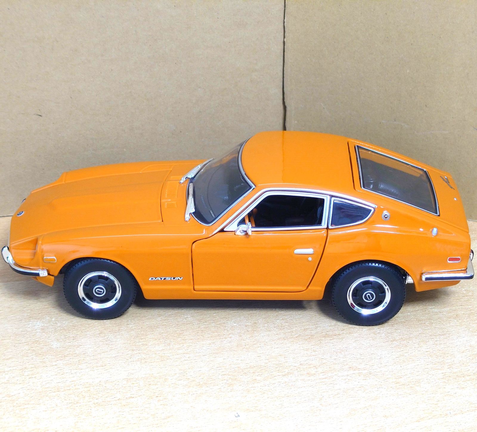 1/18 日産（ダットサン）フェアレディ240Z オレンジ 1971 マイスト製 Amazon.co.jp: 1/18 日産（ダットサン）フェアレディ240Z