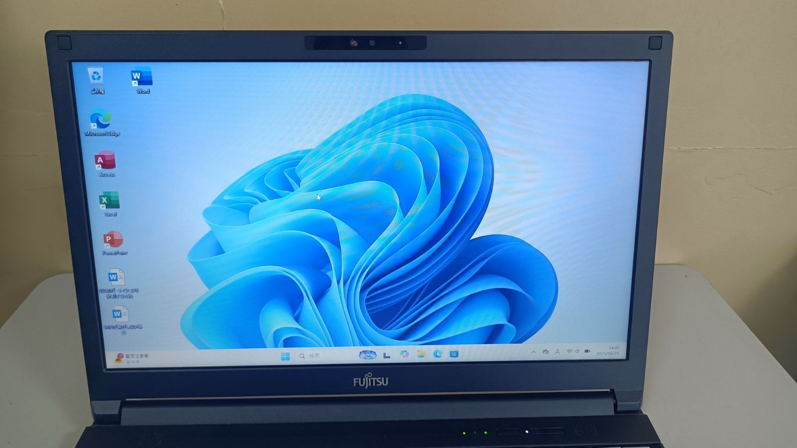 ノートパソコンFUJITSU第十世代 SSD256Gメモリ16G 顔認証 富士通LIFEBOOK ノートパソコン 第10世代 / SSD256GB / メモリ16GB