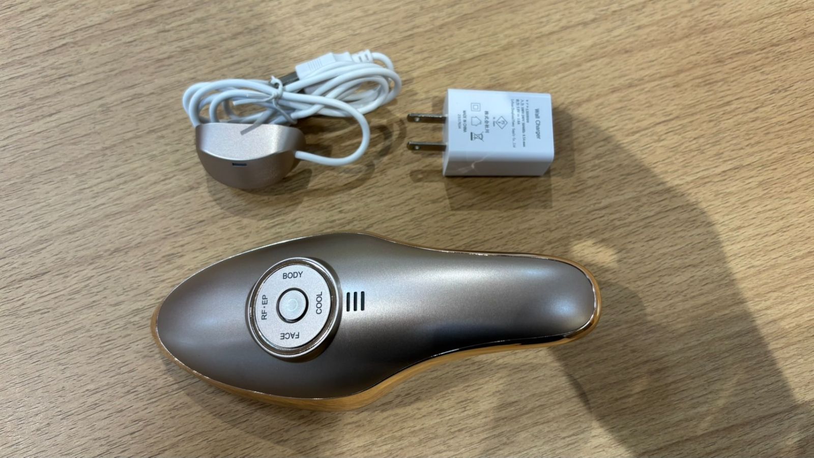 美容家電 MEラボンエクラ Éclat ECL-02 IKKOさん 美顔器用ジェル付き