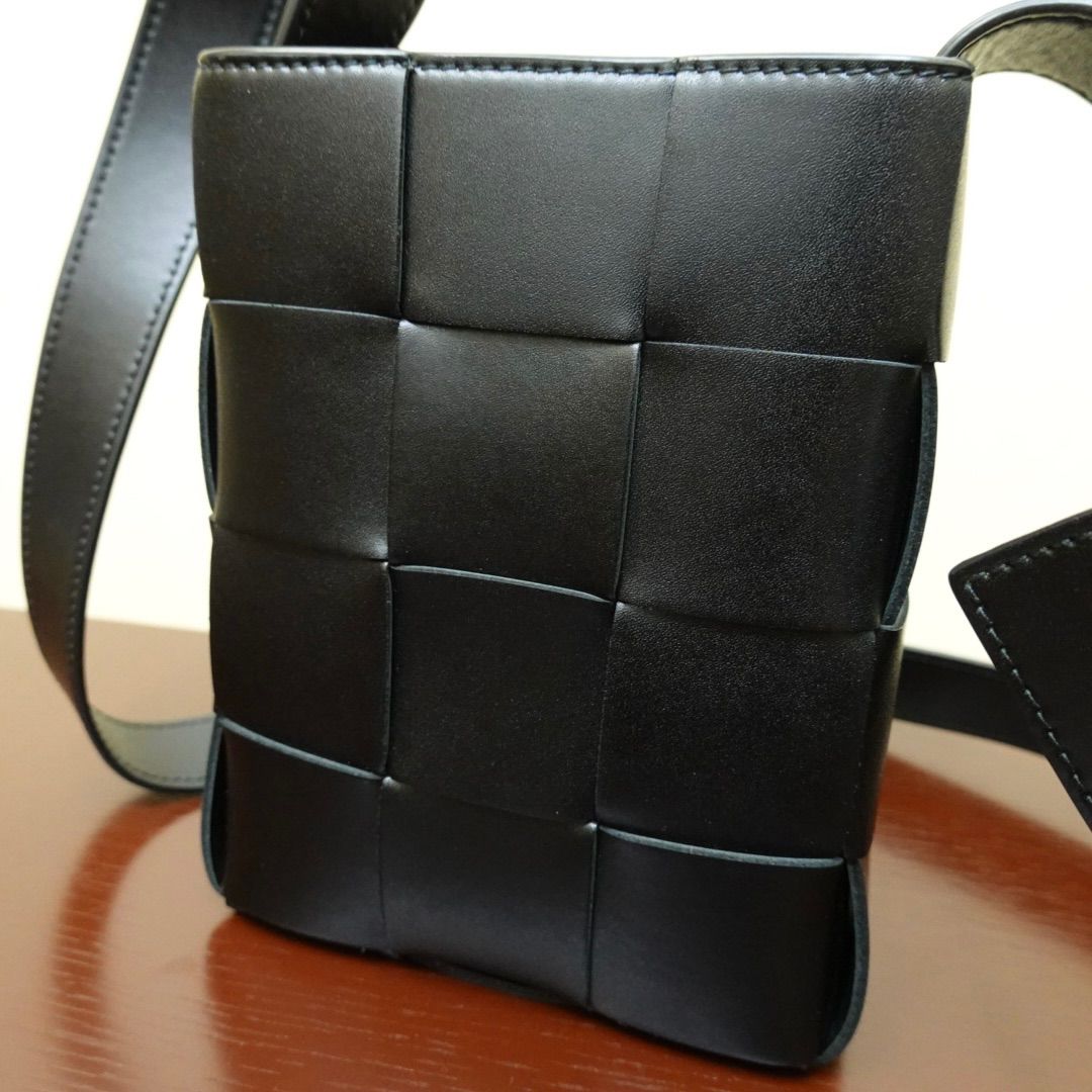 ほぼ未使用品】ボッテガヴェネタ カセット ショルダーバッグ