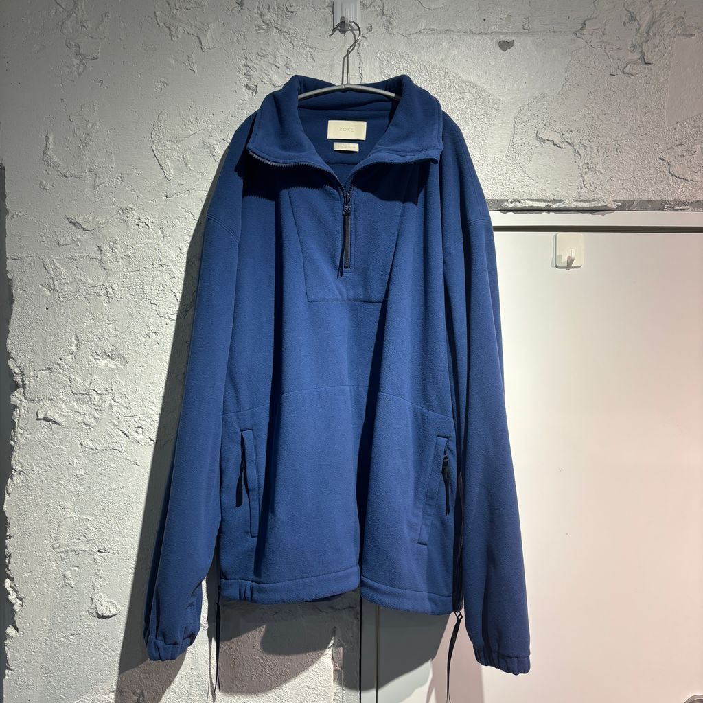 【現品限り一斉値下げ！】 YOKE ヨーク 23AW POLARTEC FLEECE HIGHNECK PULLOVER フリースジャケット YK23FW0562B ブルー size 3 表参道A10 【緊急大幅値下げ！】
