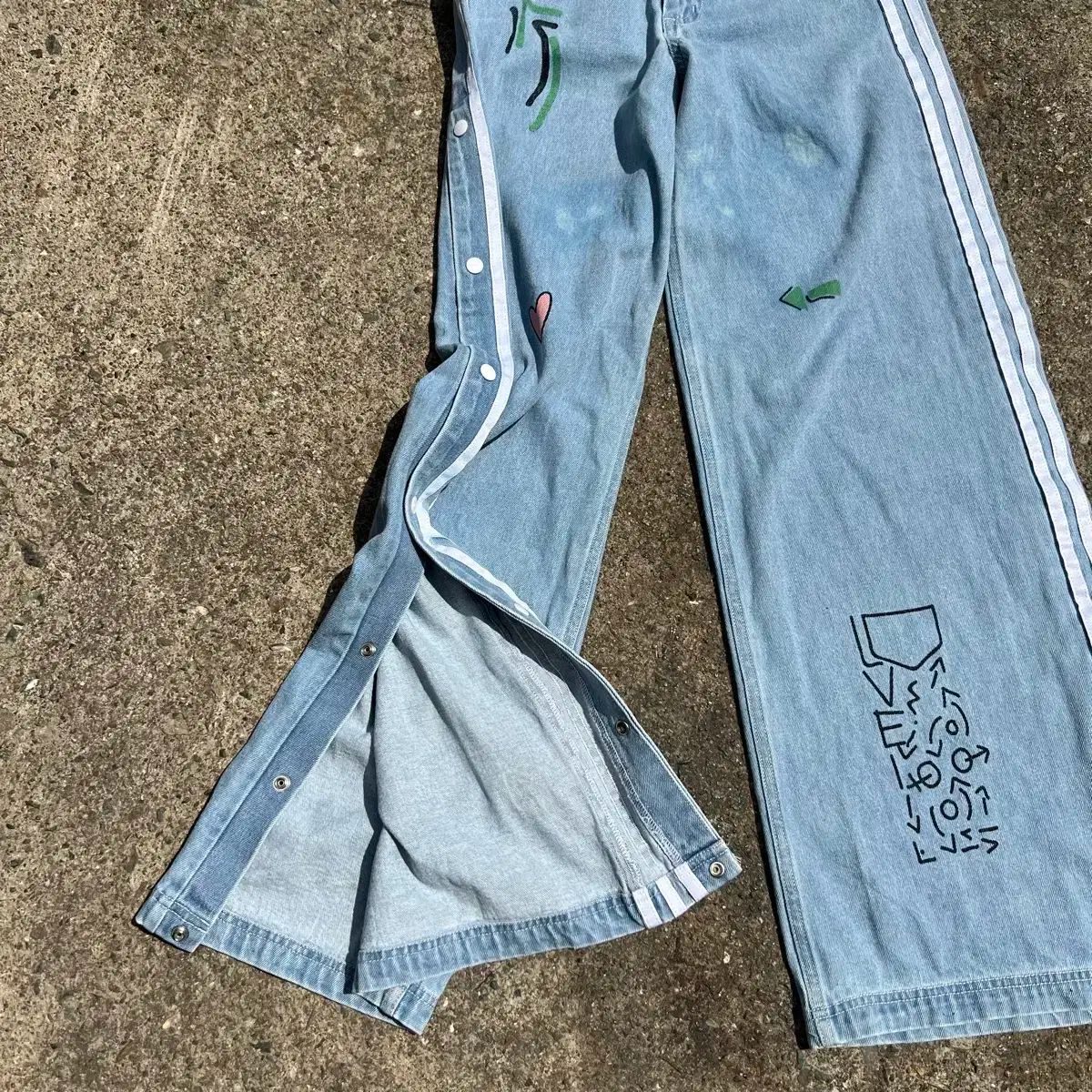【新品】adidas x FIORUCCI デニムトラックパンツ ジェニ着用 adidas - 【美品】BLACKPINK ジェニ着用 adidasFIORUCCIデニム