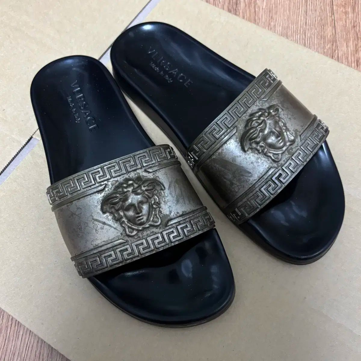 正規品 Versace(ヴェルサーチェ) メドゥーサ スリッパ 260 サイズ ?