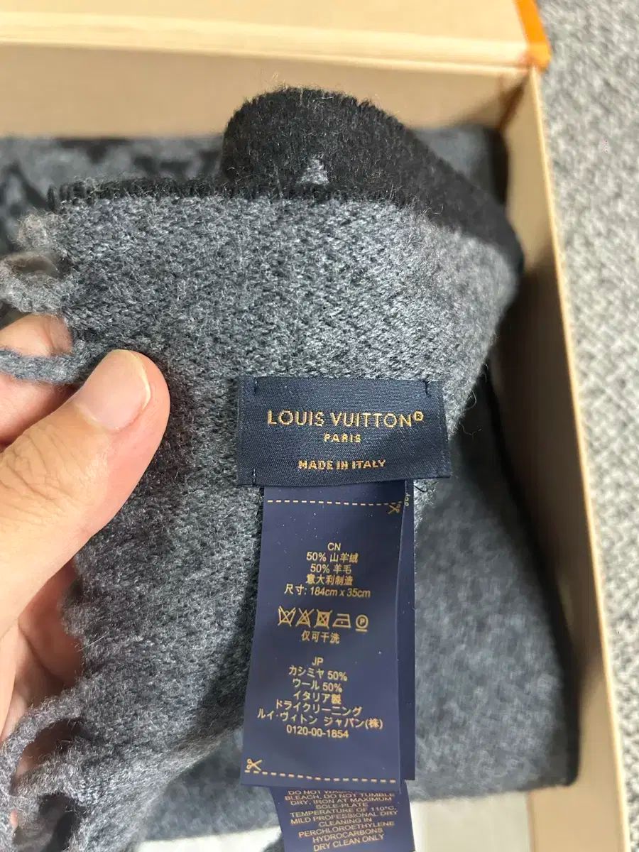 ヴィトンマフラー　カシミヤ　本物 ルイヴィトンのマフラーの見分け方とは？偽物を見極めるには