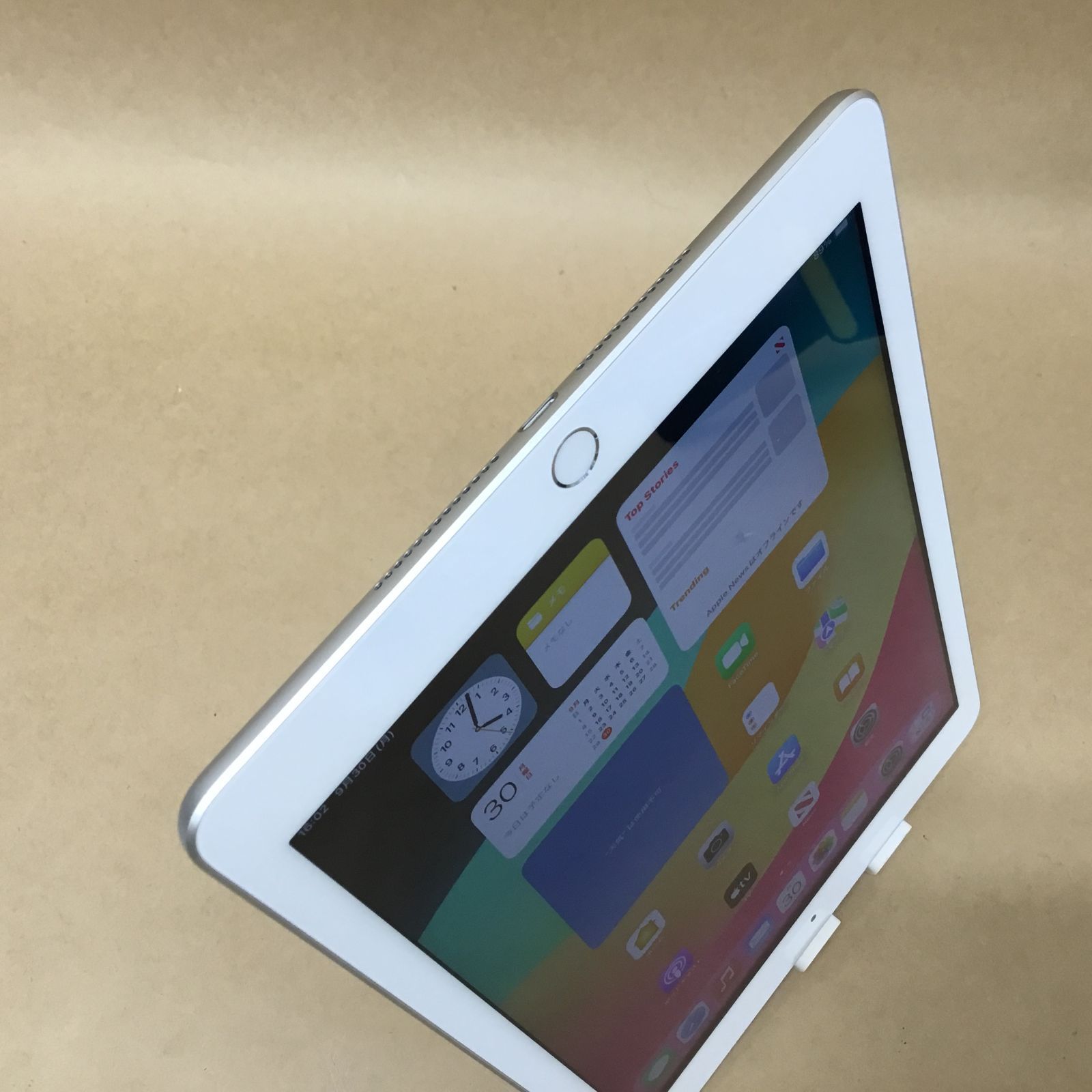 バッテリ残量95％ APPLE IPAD 6(第6世代)WIFI 2018MODEL 32GB