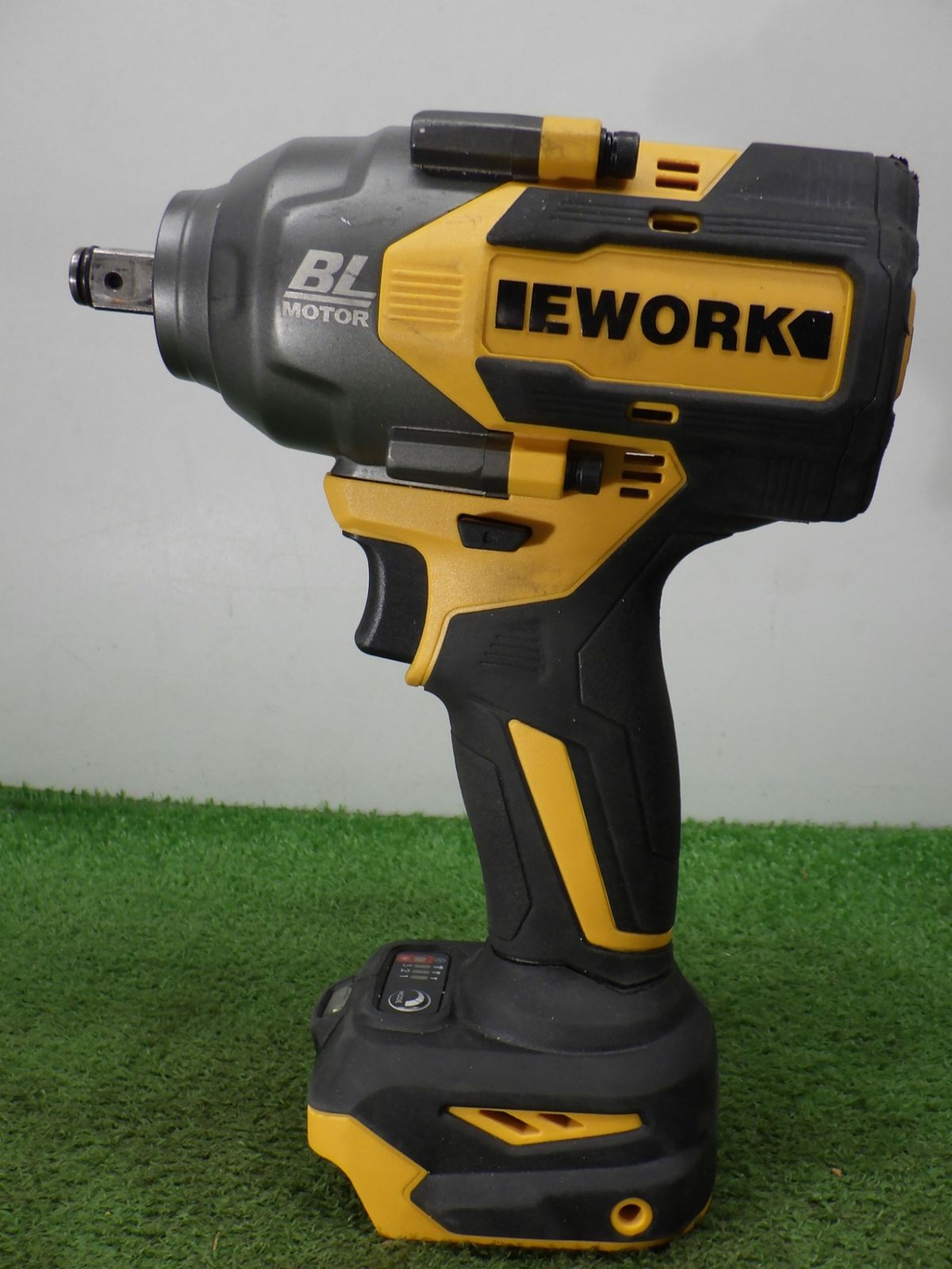 タイヤ交換に EWORK 充電式インパクトレンチ RB-810 充電器 