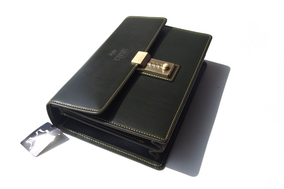 ｜キプリス｜CYPRIS｜コンビネーションロック付きクラッチバッグ｜カーキ