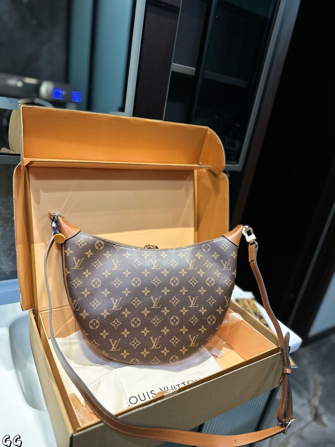 VUITTON スカーフ【新品未使用】 ギフトボックス、袋付き LOUIS VUITTON ルイヴィトン モノグラム バンドー スカーフ 箱