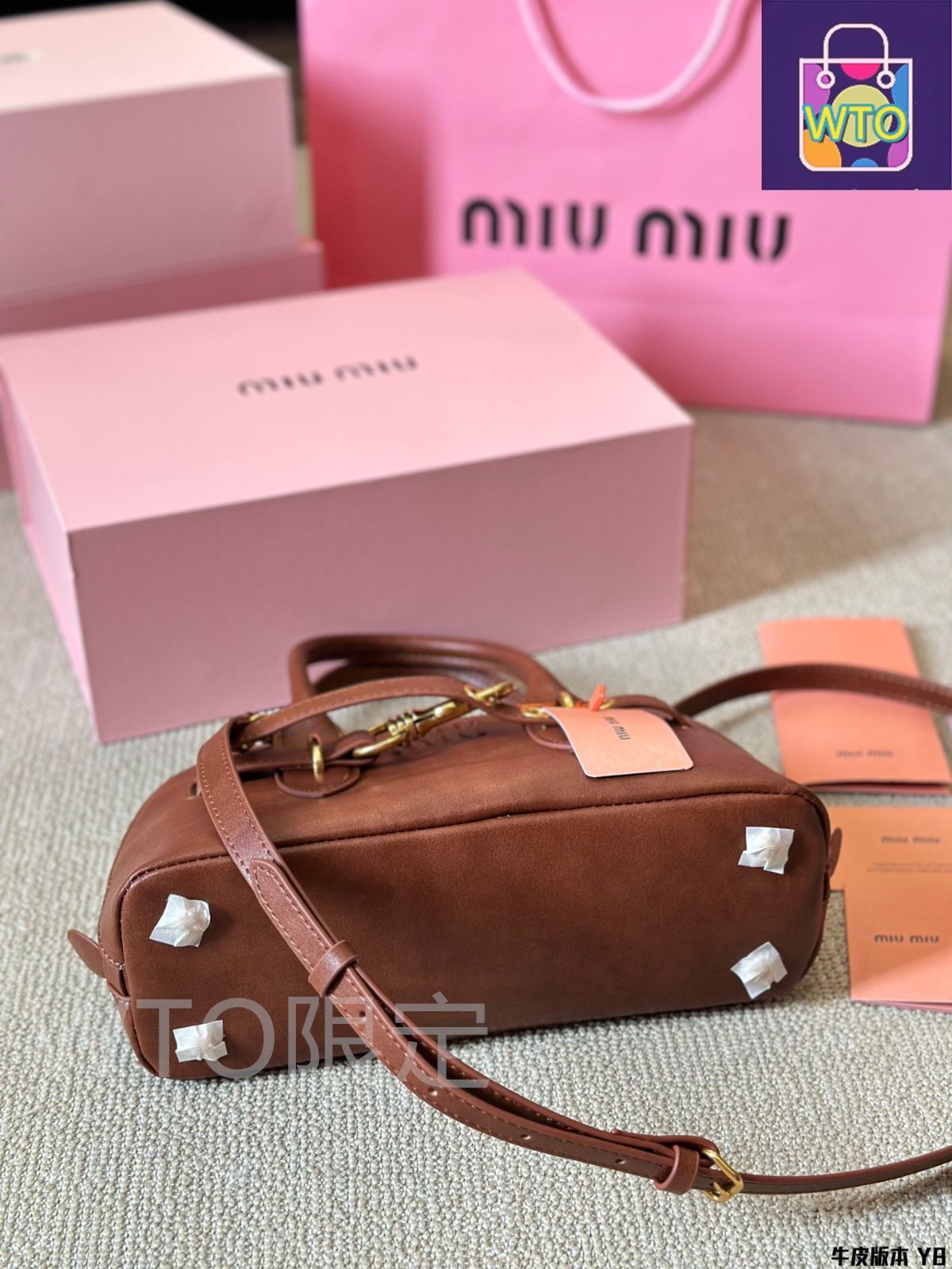 MiuMiu Aventure餃子バッグ/ハンドバッグ、リュック、小銭入れ
