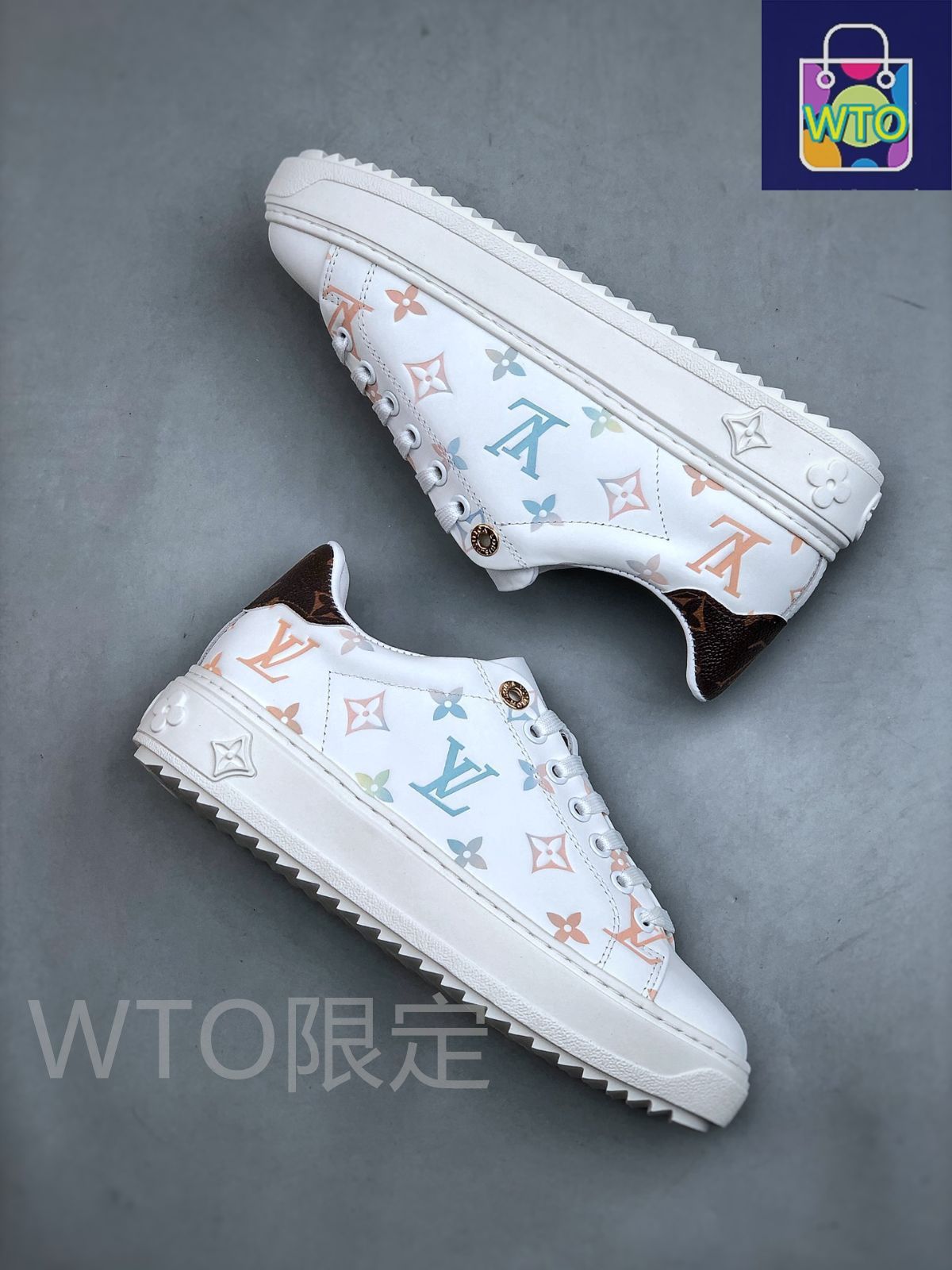 ちゃんはる ❁. Louis Vuitton フォイユ・インターナショナル Louis Vuitton ロートップスニーカー、ホワイトパターン