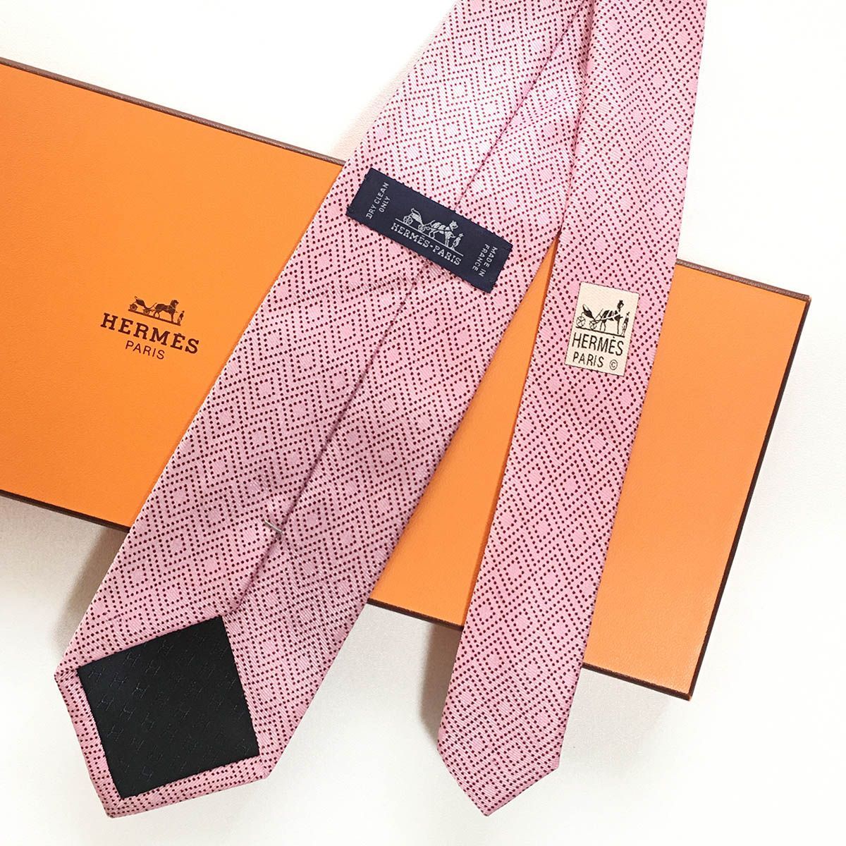 【美品】HERMES シルク100% ネクタイ 美品 エルメス HERMES ネクタイ シルク100% フランス製 ピンク