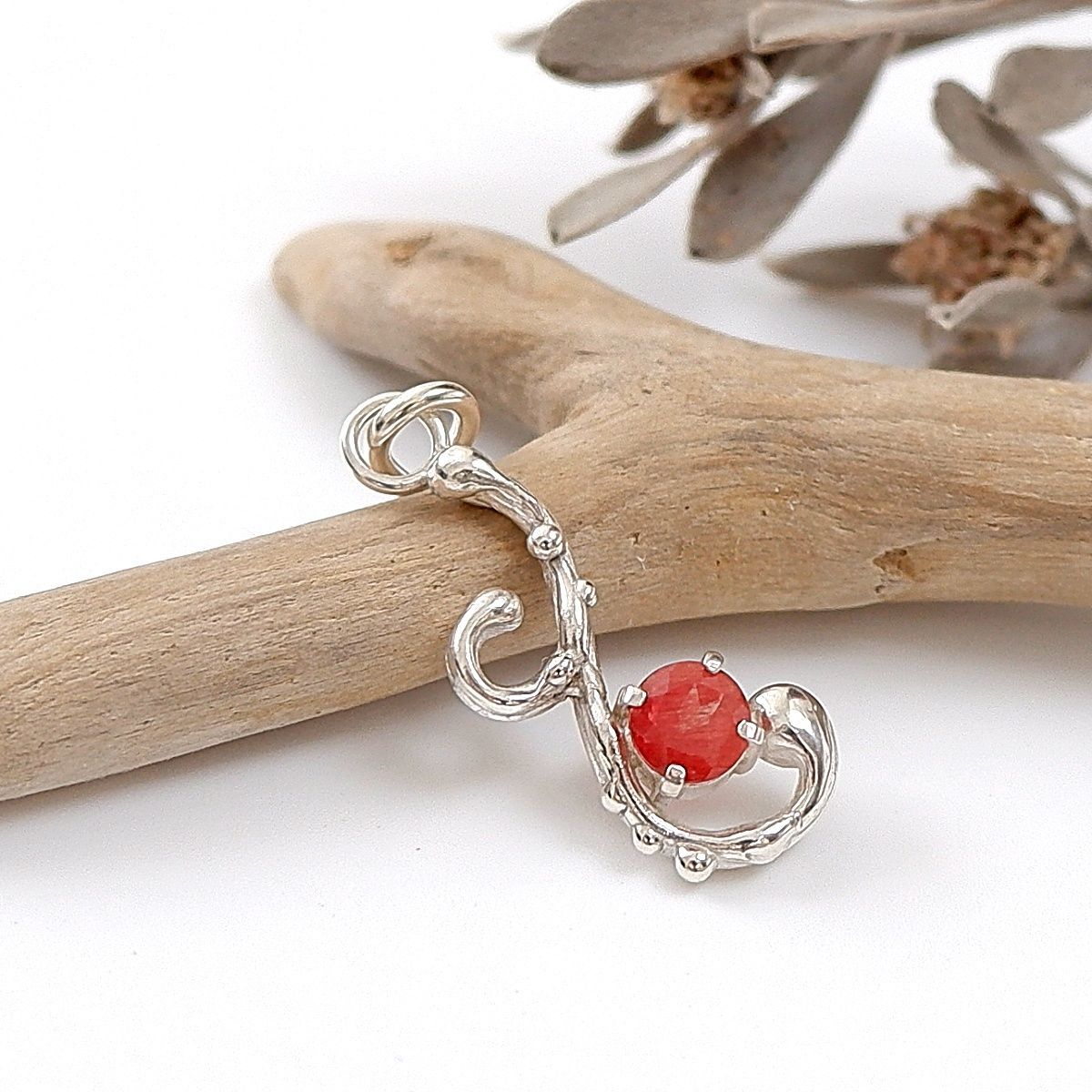 ～赤き芽吹きの調べ～ アンデシンのデザインペンダント 天然石 macari