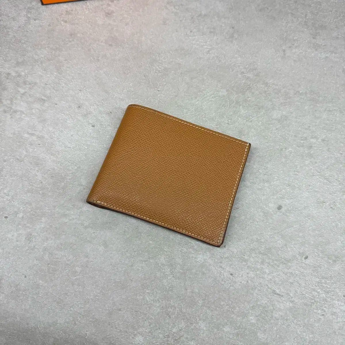 二つ折り財布