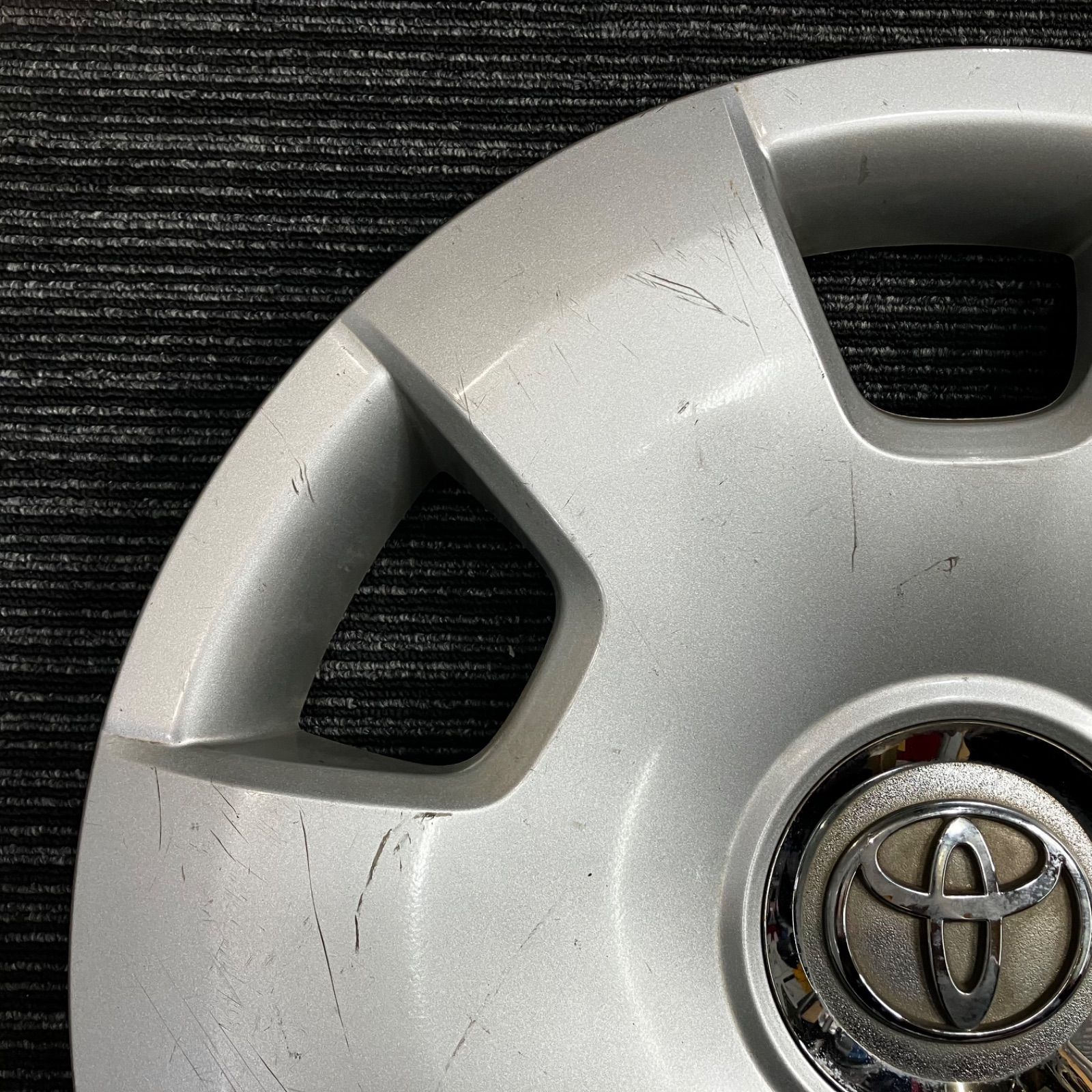 1037】トヨタ ハイエース 200系 1型 2型 ホイールキャップ 1枚