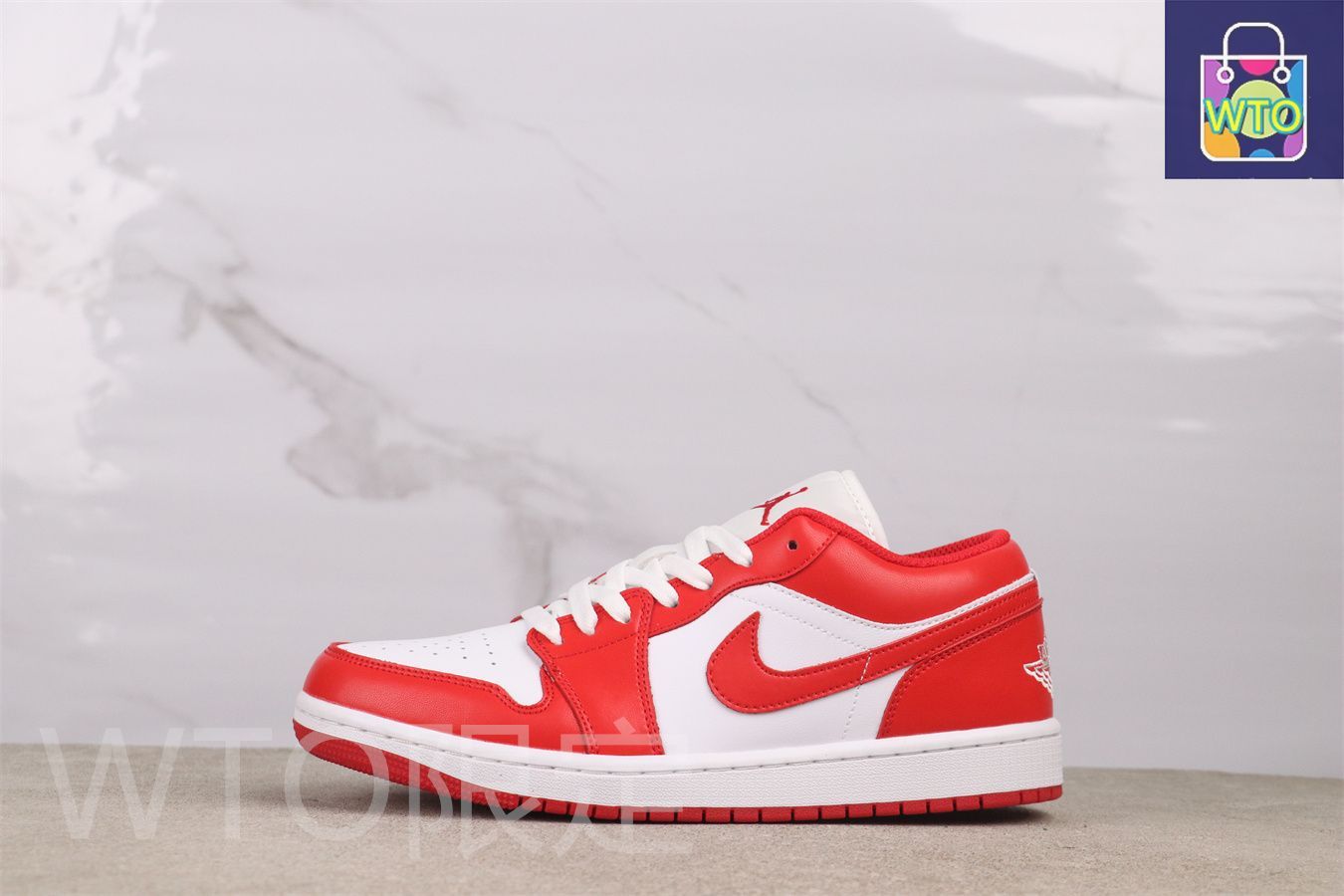 NIKEジョーダンスニーカー未使用 日本未発売 NIKE AIR JORDAN 1 MID SE 