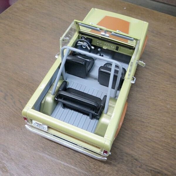 1:24 LOST 1970 Ford Bronco ロスト ミニカー アメリカン雑貨