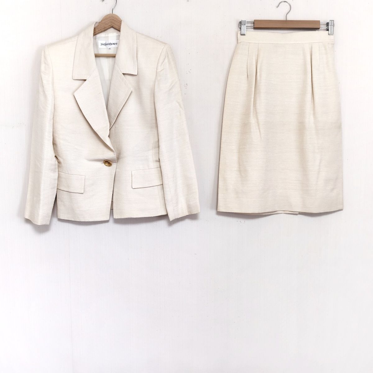 YvesSaintLaurent イヴサンローラン スカートスーツ レディース - アイボリー