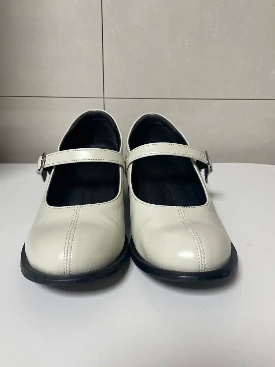 改定による改訂 X シスター チュウ クラシック MARY JANE メリージェーン クリームホワイト 4 3