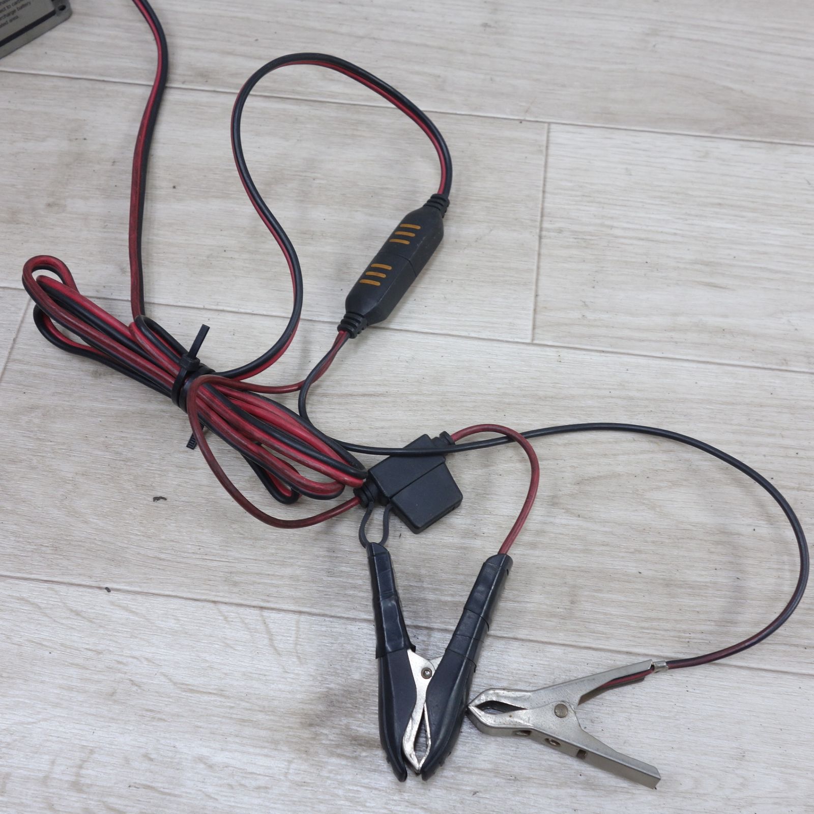 バッテリー 充電器