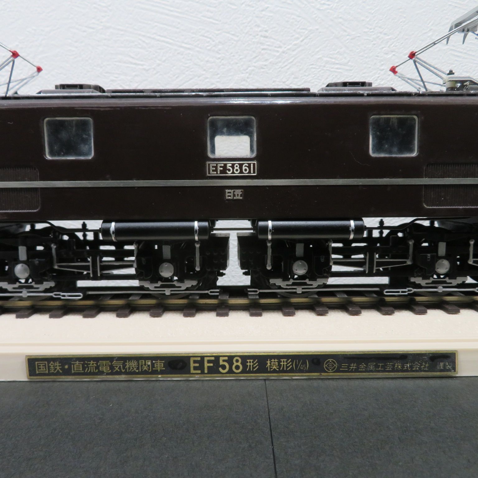 ワールド工芸の金属製EF5861お召し列車用機関車キット