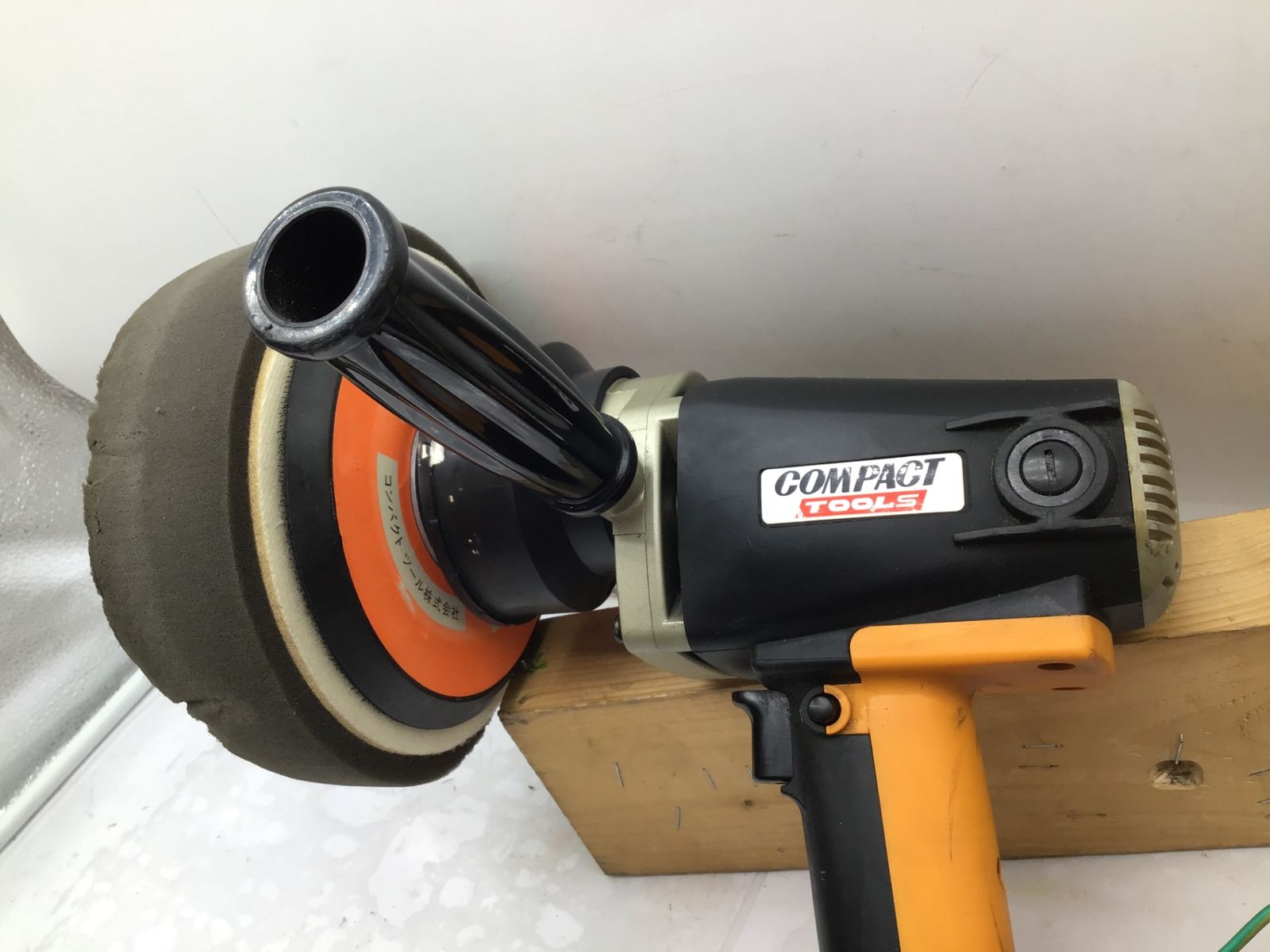 品 〇コンパクトツールズ 電動ダブルアクションポリッシャー 型番不明 ITZLW4MV8IDA エコツール笠寺店 M02