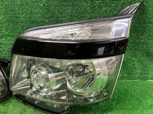 トヨタ ZRR70/75 ヴォクシー 前期 ヘッドライト左右 HID 28-203 V9 レ