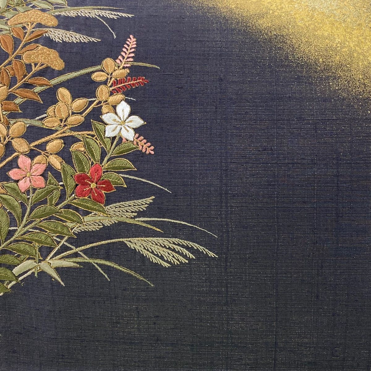 袋帯 秀品 草花 刺繍 金糸 黒灰 お太鼓柄 正絹