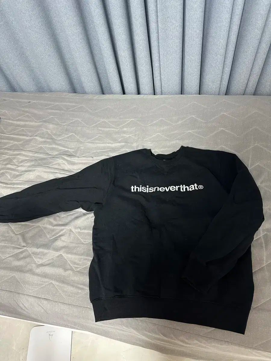 thisisneverthat(ディスイズネバーザット ネバザ) パーカー